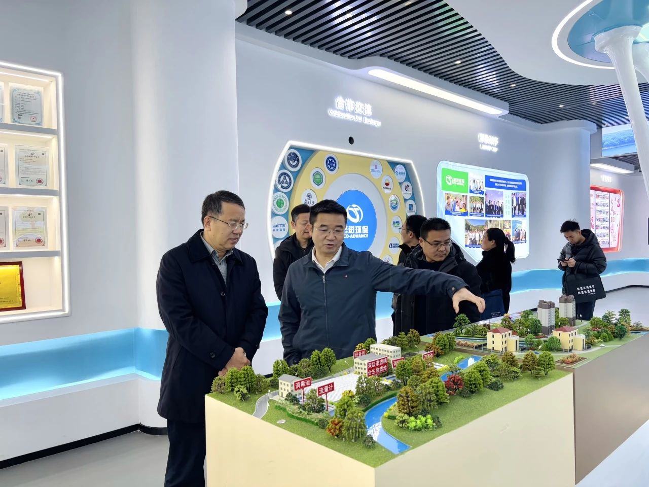 贛州市章貢區政協黨組書記、主席楊忠萬一行 蒞臨挺進環保走訪指導